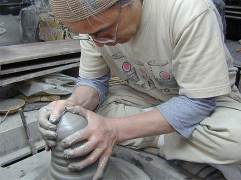 ババグーリ 2011 杉本寿樹さんによる土鍋制作風景