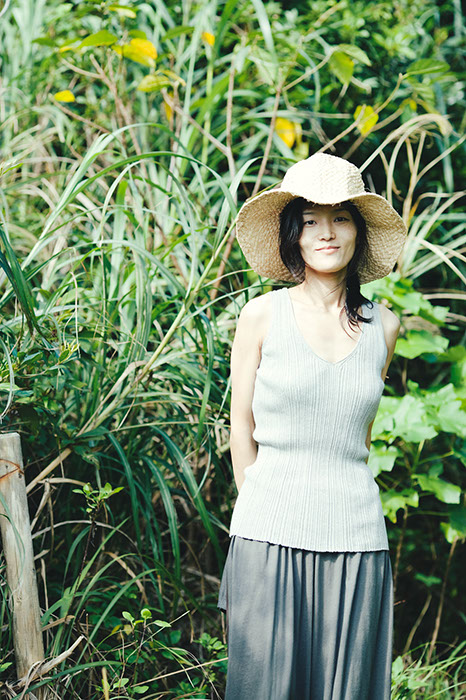 Babaghuri 2012 summer: Sleeveless Shirt and Raffia Hat