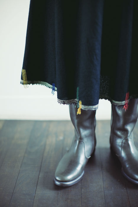 ババグーリ ウールフェルトのチェーン刺繍スカート
